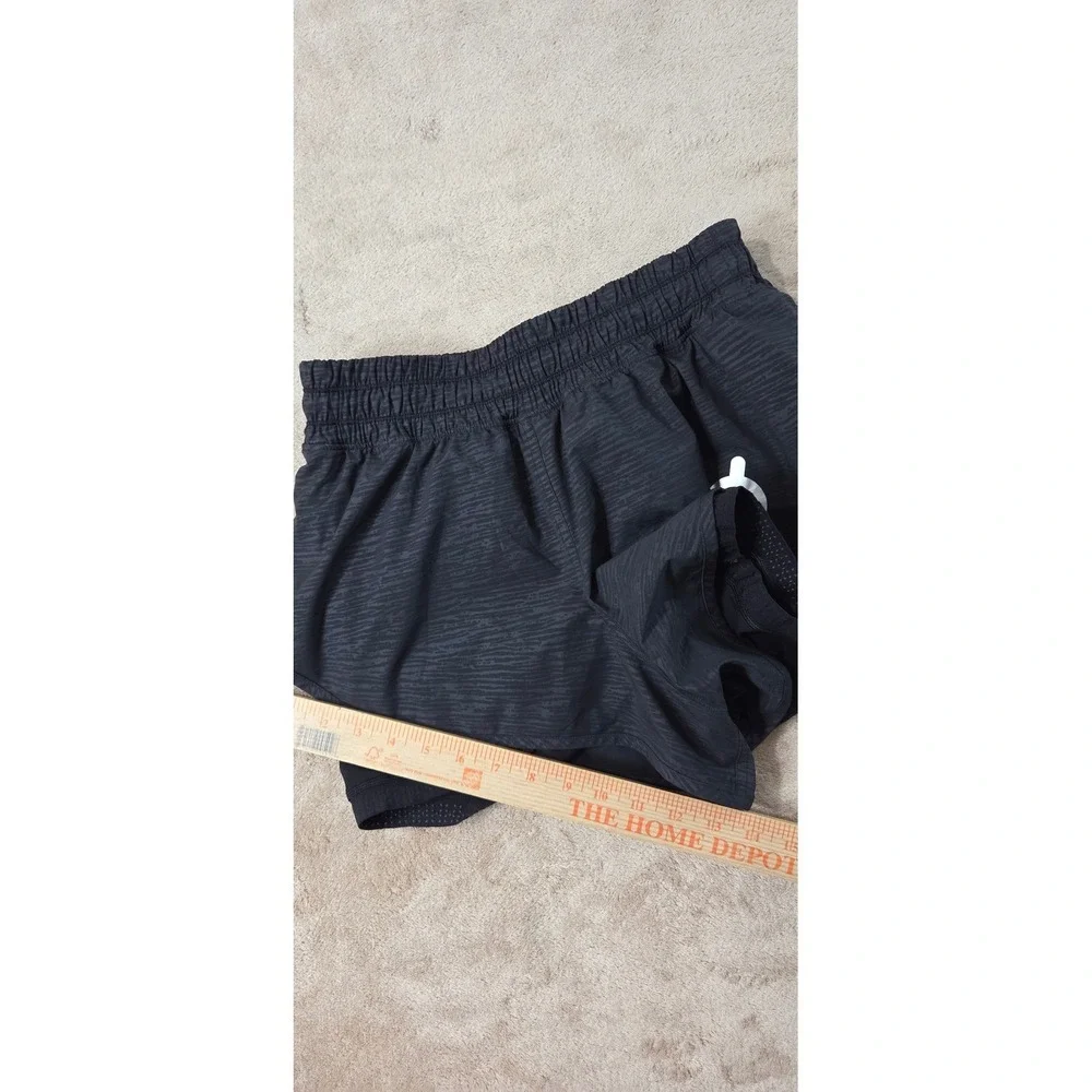 Lululemon peloton bootcamp Ready Shorts Womens 10 gray/black 8
